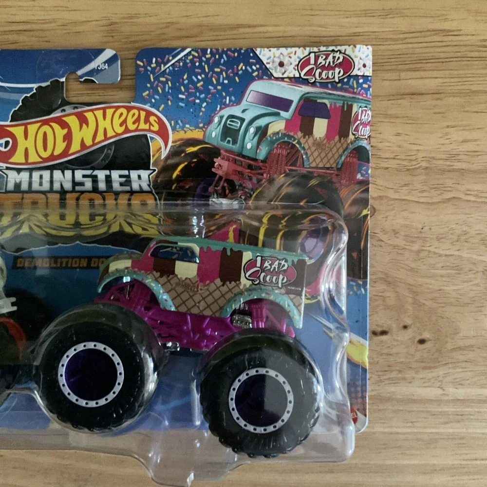 Mattel Hot Wheels Monster Trucks, Carbonator XXL HWFloat And I‎ Bad Scoop